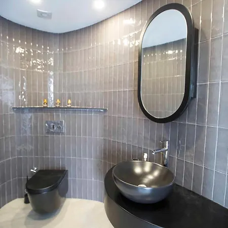 Apartment Luxurious Pearl Penthouse By Holidaykeys *