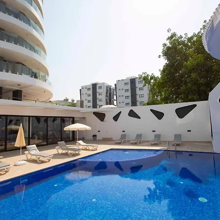 Luxurious Pearl Penthouse By Holidaykeys *