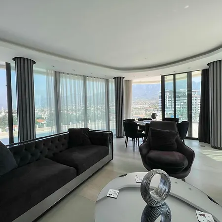 Luxurious Pearl Penthouse By Holidaykeys